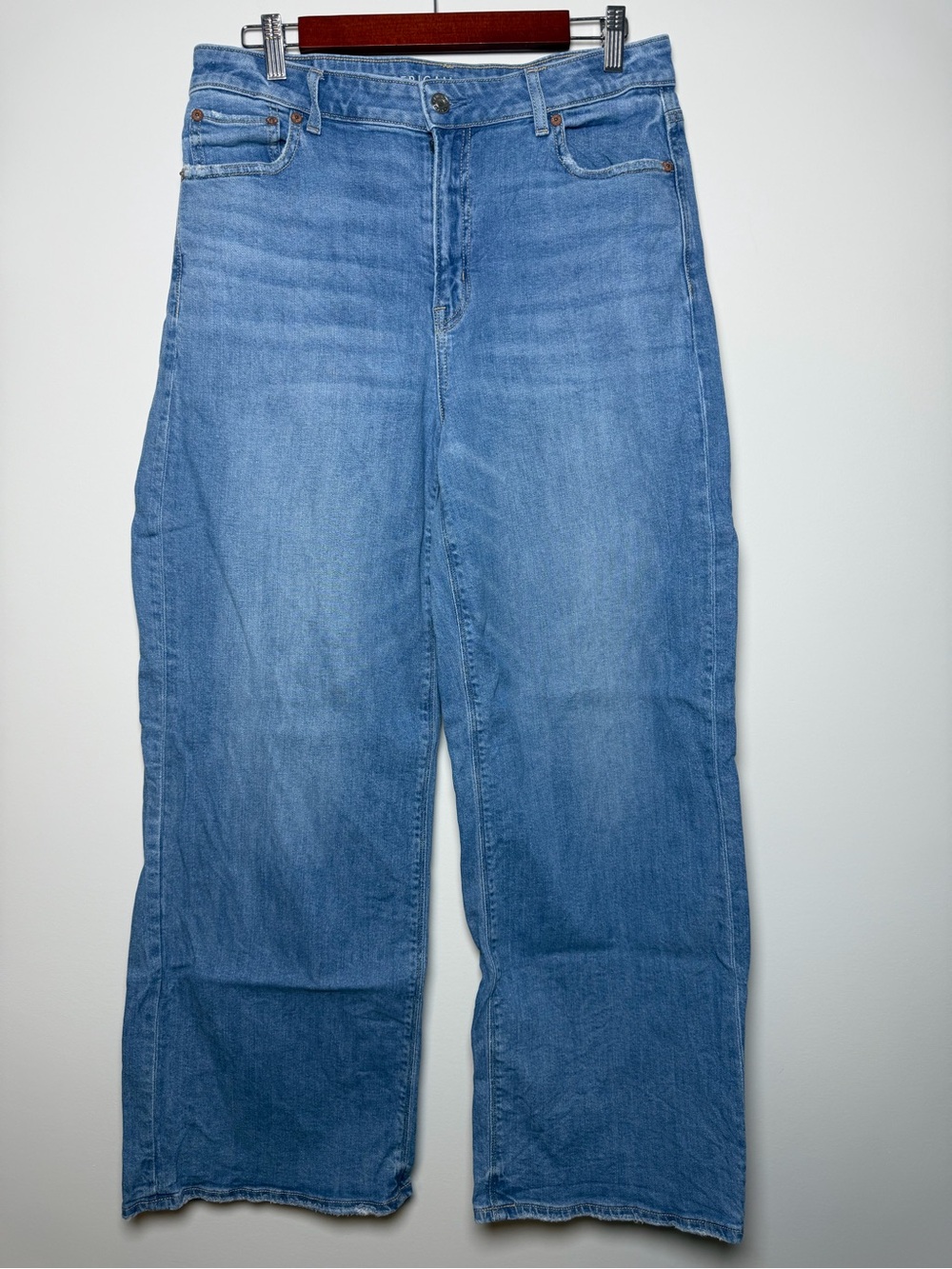 American Eagle Super High-Rise Baggy Wide Leg Jeans Size 10 / 30 Medium Wash - Picture 2 of 11